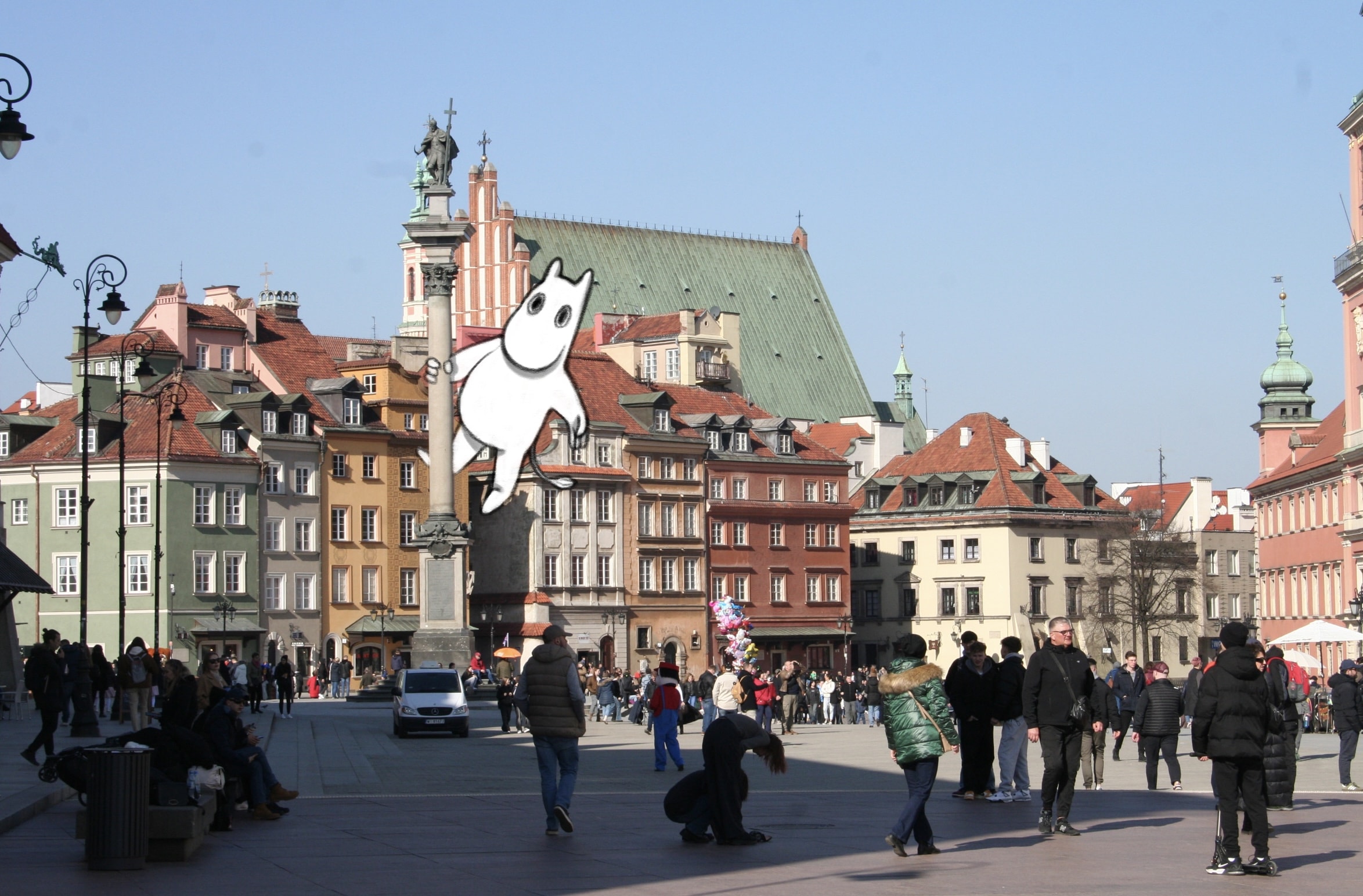 Muminek na pomniku króla